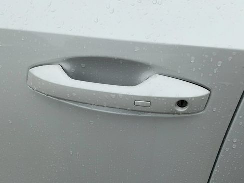Certified 2025 Nissan Kicks SR FWD image 23