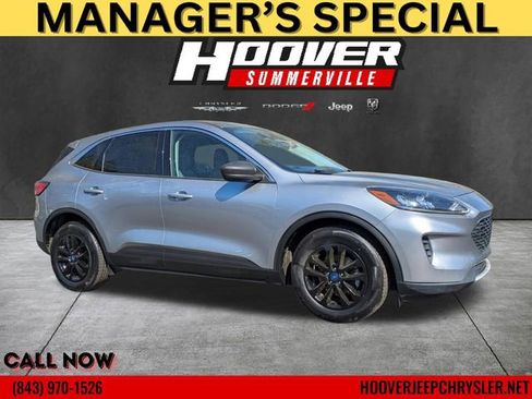 Used 2022 Ford Escape SE FWD image 1