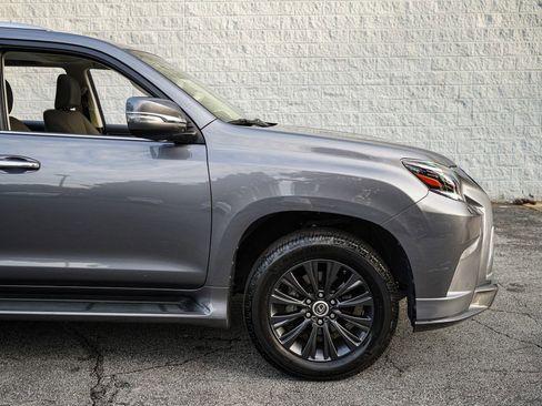 Used 2021 Lexus GX 460 Premium w/ Accessory Package AWD/4WD image 16