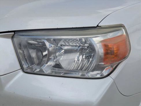 Used 2011 Toyota 4Runner SR5 AWD/4WD image 9
