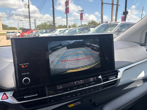 Used 2025 Toyota Sienna XLE FWD image 21