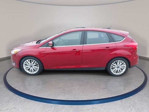 Used 2017 Ford Focus Titanium w/ Titanium Technology Package FWD image 8