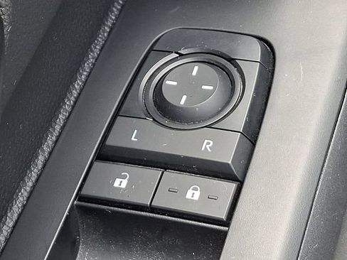 Used 2024 Toyota Tacoma SR AWD/4WD image 17