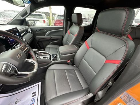 Used 2025 Chevrolet Colorado Z71 w/ Z71 Convenience Package 2 AWD/4WD image 11