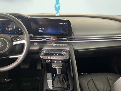 Used 2022 Hyundai Elantra Limited w/ Cargo Package FWD image 17