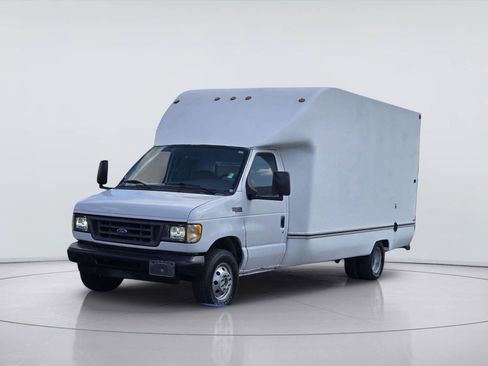 Used 2003 Ford E-350 and Econoline 350 Super Duty RWD image 1