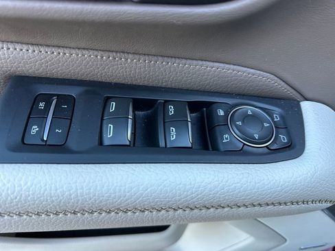 Used 2021 GMC Yukon Denali w/ Denali Premium Package image 32