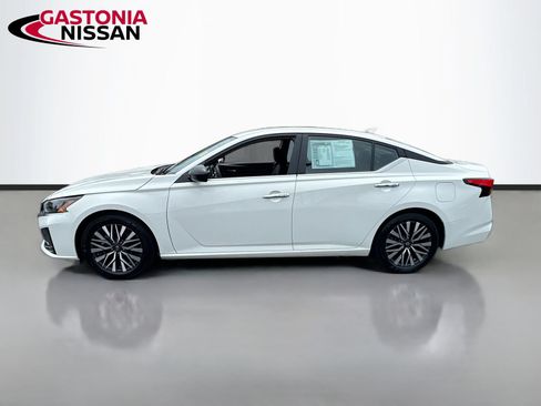 Used 2025 Nissan Altima 2.5 SV FWD image 5