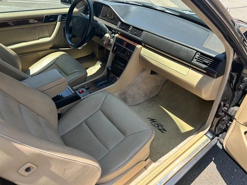 Used 1995 Mercedes-Benz E 320 Convertible image 22