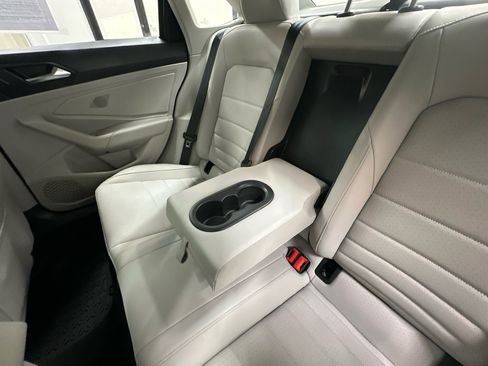 Used 2024 Volkswagen Jetta SE image 31