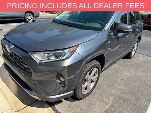 Used 2020 Toyota RAV4 Limited AWD/4WD image 3