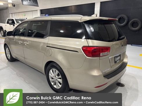 Used 2016 Kia Sedona LX w/ LX Convenience Package image 4