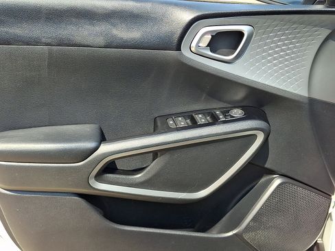 Used 2020 Kia Soul LX FWD image 13