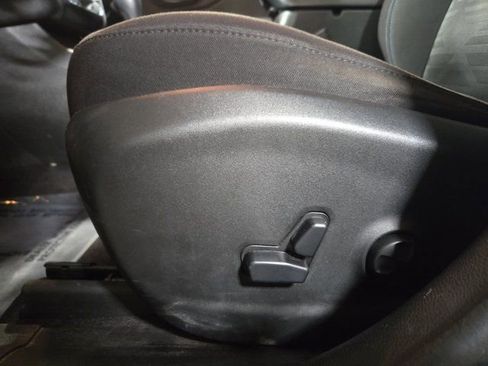 Used 2019 Jeep Cherokee Latitude w/ Cold Weather Group image 28