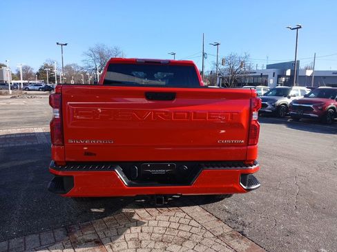 Used 2023 Chevrolet Silverado 1500 Custom image 9