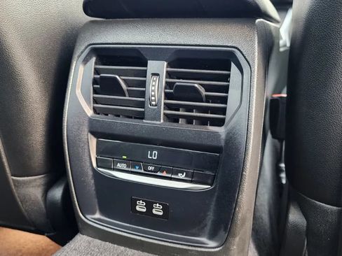 Used 2024 BMW 330i Sedan w/ M Sport Package image 21