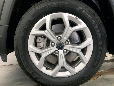Used 2025 Jeep Compass Latitude AWD/4WD image 9