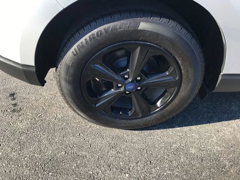 Used 2018 Ford Edge SE image 42