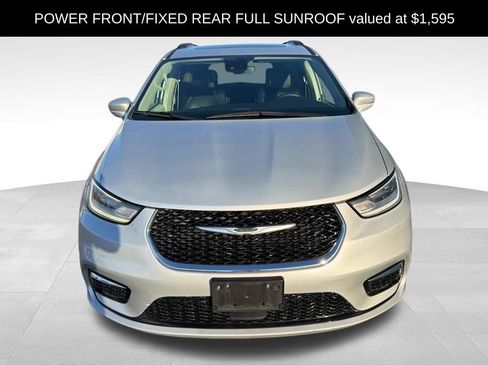 Used 2022 Chrysler Pacifica Touring-L AWD/4WD image 2