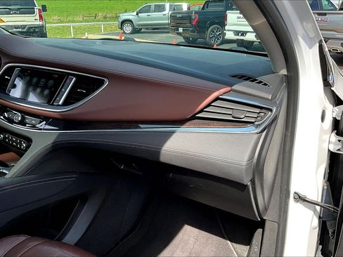 Used 2018 Buick Enclave Avenir w/ Avenir Technology Package FWD image 16
