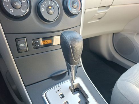 Used 2010 Toyota Corolla LE image 14