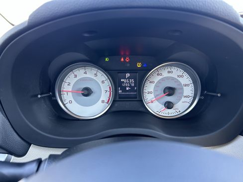 Used 2012 Subaru Impreza 2.0i Limited image 11