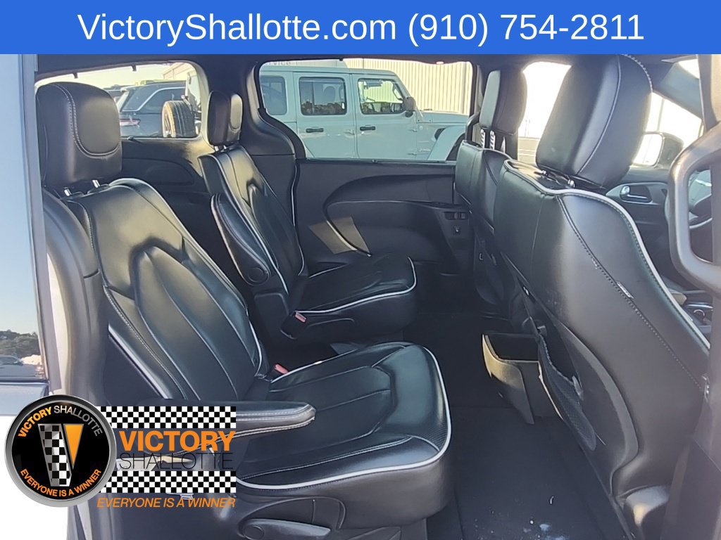 Used 2025 Chrysler Pacifica Limited FWD image 37