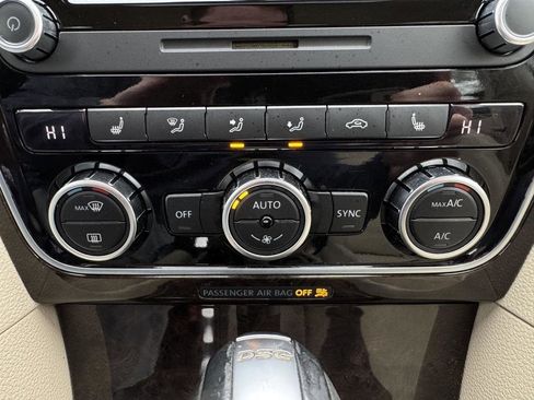 Used 2015 Volkswagen Passat TDI SEL Premium image 22