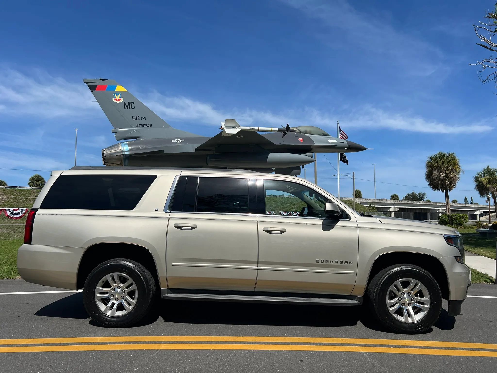 Used 2016 Chevrolet Suburban LT RWD image 65