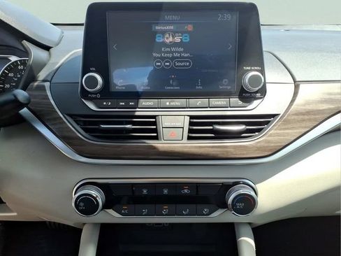 Used 2023 Nissan Altima 2.5 SV FWD image 18