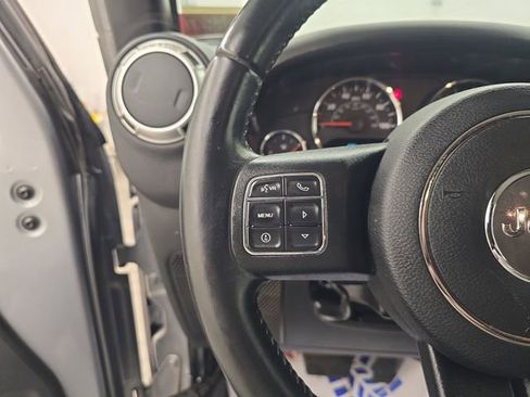 Used 2018 Jeep Wrangler Unlimited Sahara w/ Connectivity Group AWD/4WD image 28