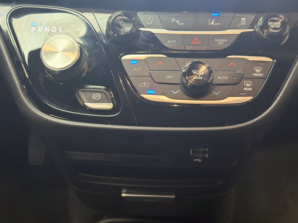 Used 2026 Chrysler Pacifica Select FWD image 17