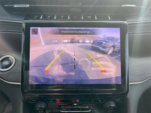 Used 2022 Jeep Grand Cherokee L Limited image 18