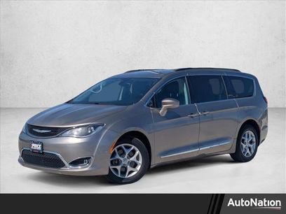 Used 2017 Chrysler Pacifica Touring-L w/ Tire & Wheel Group