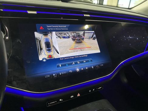 Used 2025 Mercedes-Benz E 350 4MATIC Sedan w/ MBUS Superscreen Package image 6