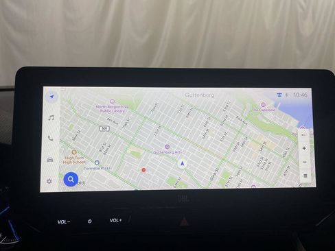 Used 2024 Toyota Venza XLE image 18