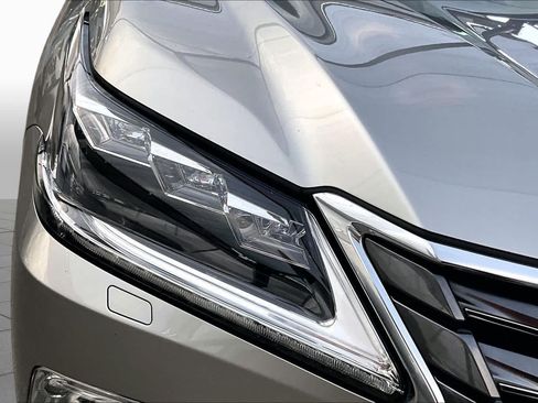 Used 2020 Lexus LX 570 4WD w/ Luxury Package image 28