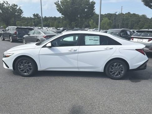 New 2026 Hyundai Elantra Hybrid FWD image 4