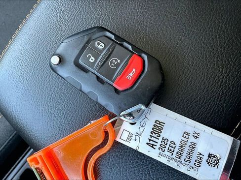 Used 2025 Jeep Wrangler Unlimited Sahara AWD/4WD image 26