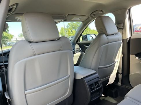 Used 2023 Cadillac XT4 Premium Luxury w/ Technology Package AWD/4WD image 20
