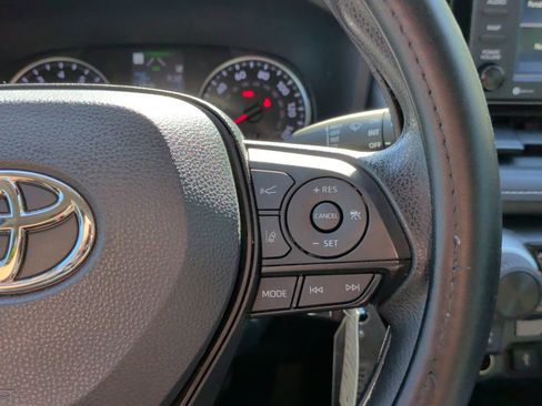 Used 2022 Toyota RAV4 LE FWD image 15