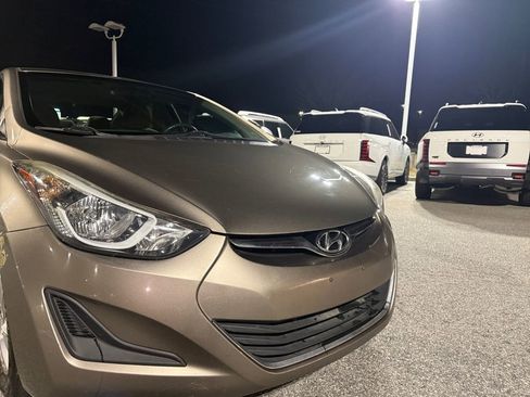 Used 2014 Hyundai Elantra SE image 22