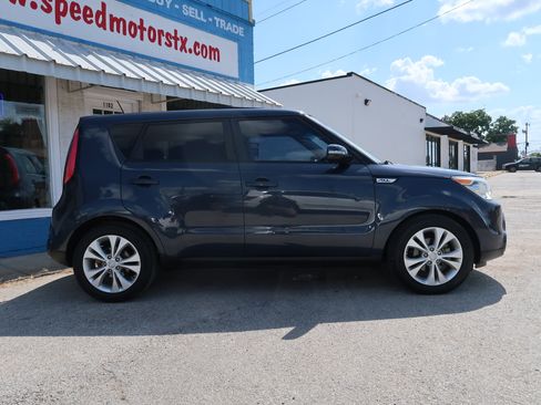 Used 2016 Kia Soul ! w/ Premium Package FWD image 4