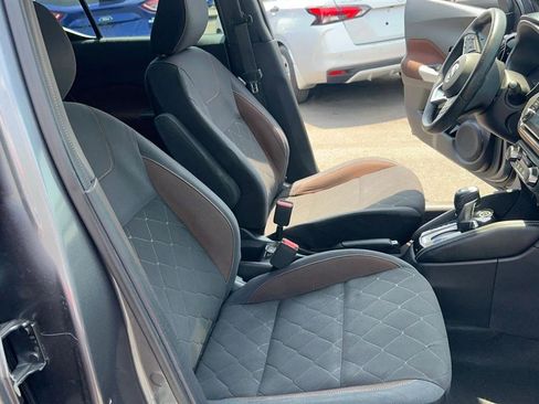 Used 2018 Nissan Kicks SR w/ Exterior Package image 41