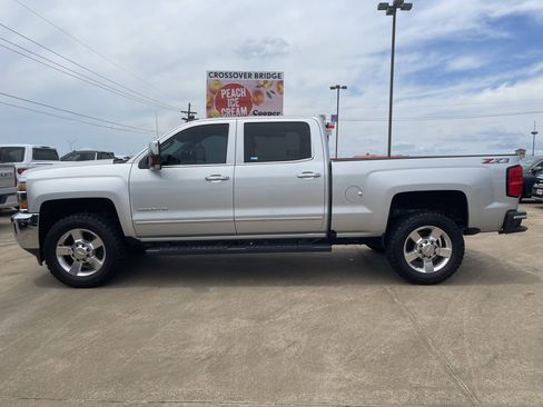 Used 2018 Chevrolet Silverado 2500 LTZ w/ Vortec Plus Package AWD/4WD image 7