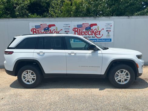 New 2025 Jeep Grand Cherokee Laredo w/ Luxury Tech Group I image 2