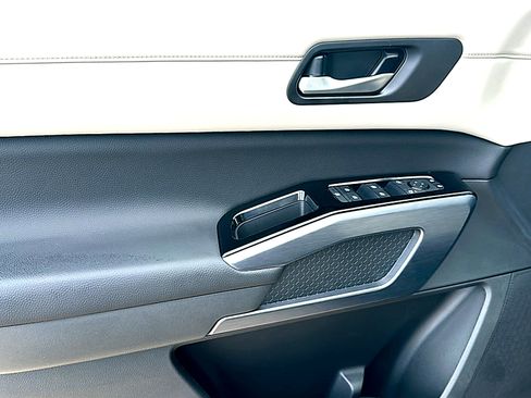 New 2026 Nissan Pathfinder SL w/ SL Premium Package FWD image 14