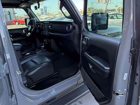 Used 2022 Jeep Wrangler Unlimited Sahara w/ Cold Weather Group AWD/4WD image 40