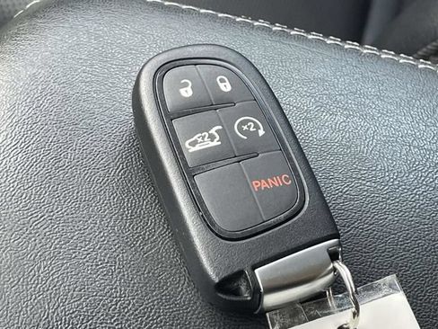 Used 2022 Jeep Cherokee Latitude Lux w/ Sun & Sound Group AWD/4WD image 39