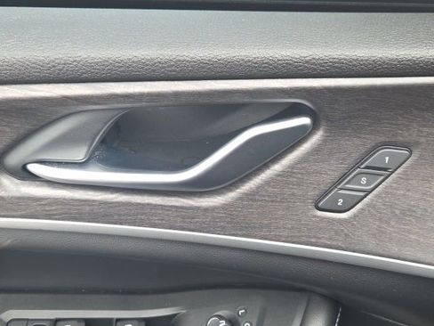 Used 2023 Jeep Grand Cherokee L Limited w/ Luxury Tech Group II image 25